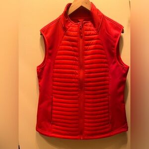 Mountain warehouse lightweight red insulated vest with fleece lining size 12